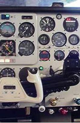 Light aircraft cockpit instrument panel